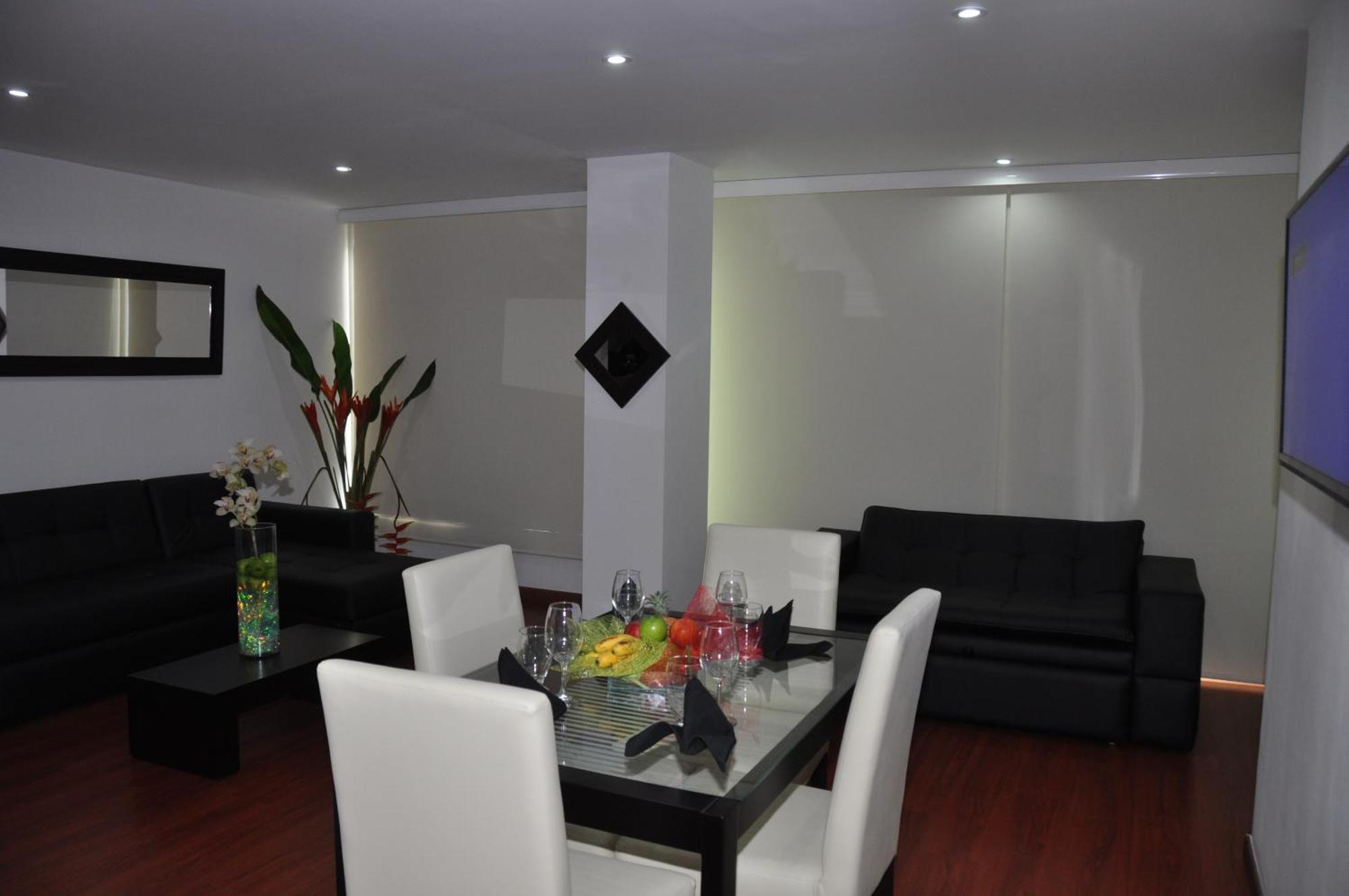 Apartamentos Plaza Modelia, Bogota